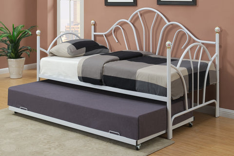 DAYBED WITH TRUNDLE IN WHITE METAL FINISH (V)